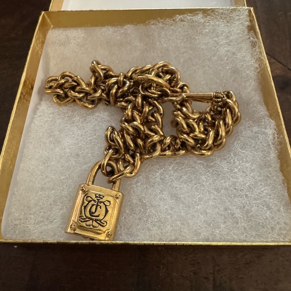 EUC NWT JUICY COUTURE Vintage Padlock Gold Lock Necklace (116PLN) - Picture 1 of 9